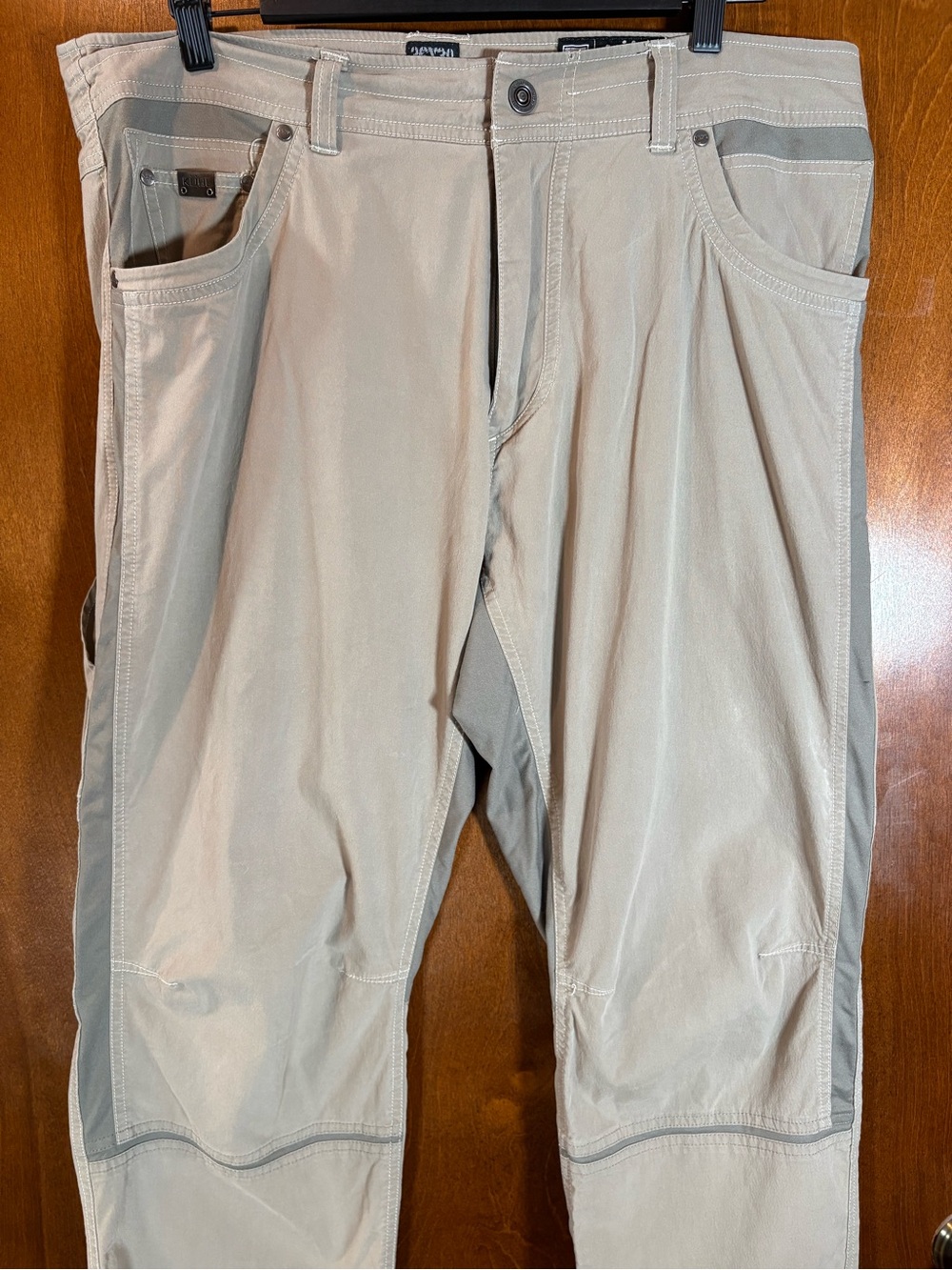 Kuhl Men’s Cargo Pants in Light Khaki with Gray Accents 36x30